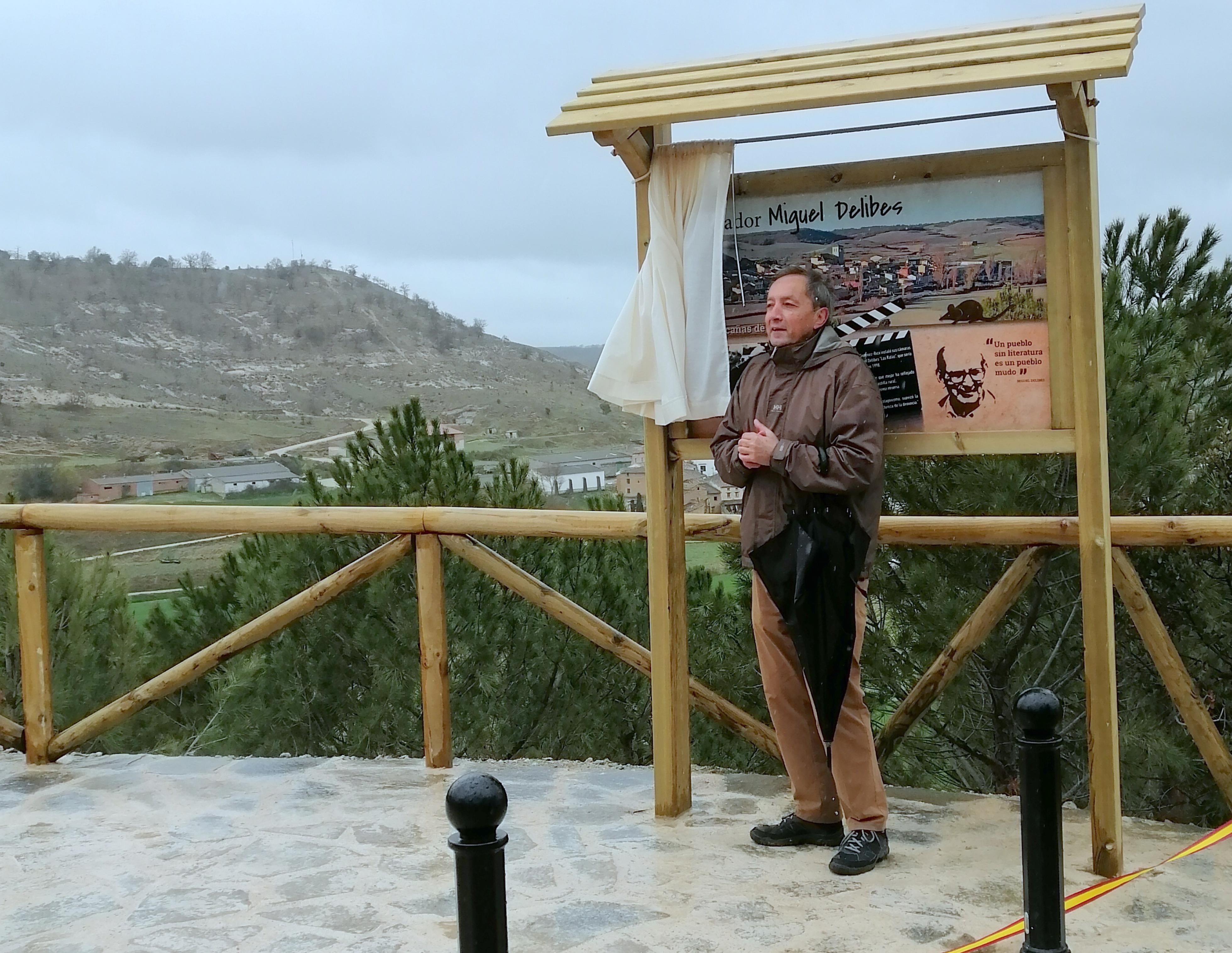 Valdecañas de Cerrato inaugura el Mirador de Miguel Delibes