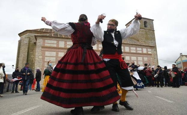 El frío congela el espíritu festivo de Villalar