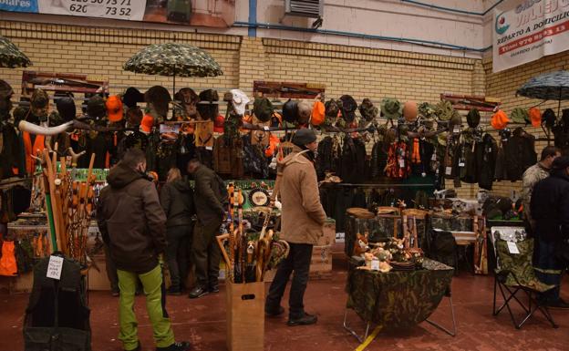 La Feria de Caza y Pesca de Velilla se impone al mal tiempo