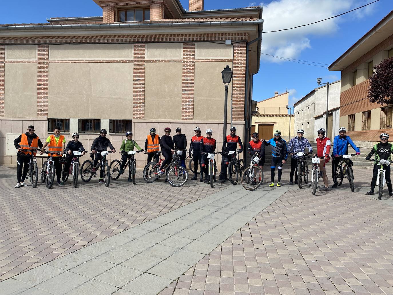 Abades celebra el Quasimodo con una marcha cicloturista y un certamen de lectura infantil