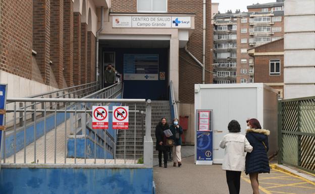 Más de un millar de mayores de 60 años se contagian cada día en la región