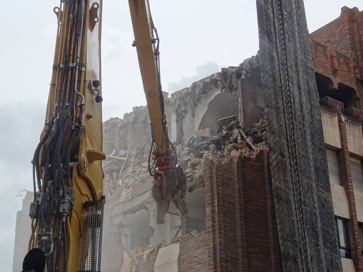 Demolición de la residencia de las Oblatas en La Rondilla