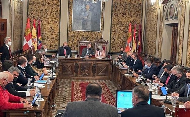 El pleno de la Diputación pide por unanimidad la cuarta frecuencia del tren Alvia con Madrid