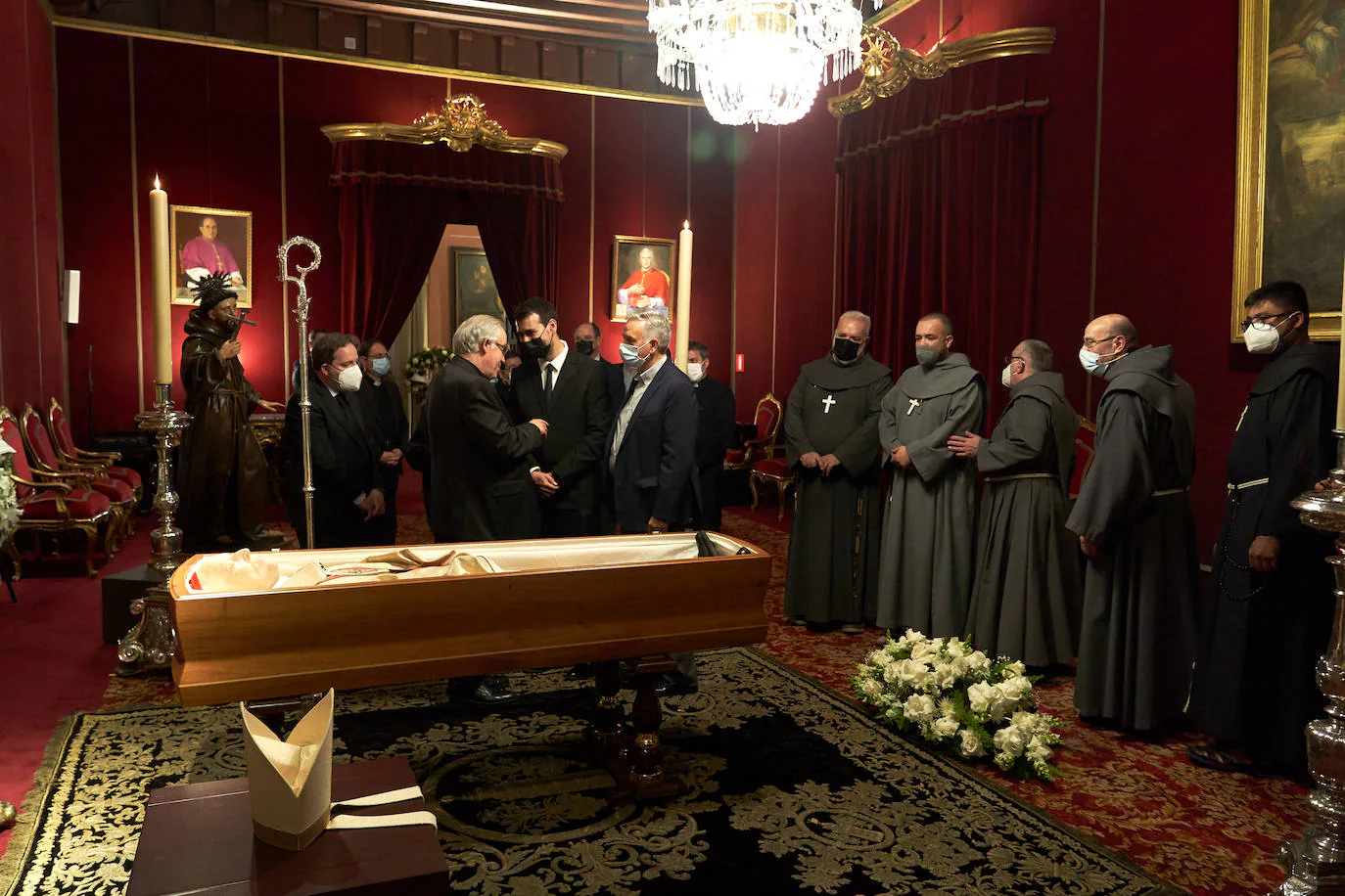 Sevilla abre la capilla ardiente para despedir al cardenal Carlos Amigo