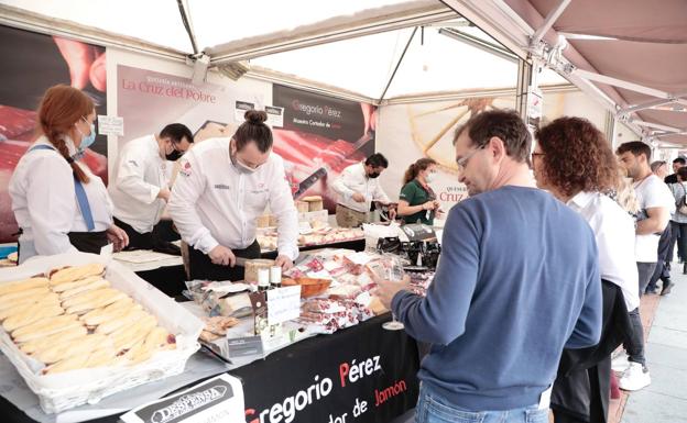 La Plaza Mayor de Valladolid alberga la gran fiesta del vino en este puente primaveral