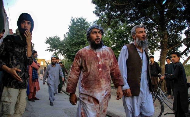 Diez muertos y 30 heridos por una explosión en una mezquita de Kabul