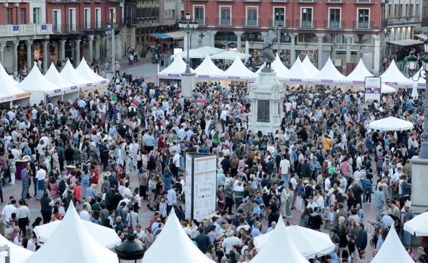 Los aficionados al vino que visitan la Plaza Mayor ya han duplicado a los de 2021