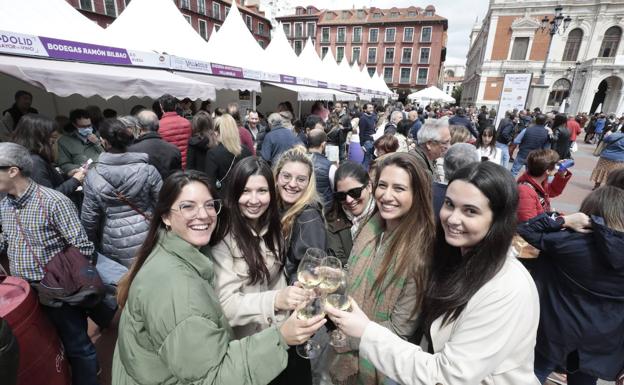 La gran fiesta de la Plaza Mayor confirma su éxito con 85.000 vinos servidos