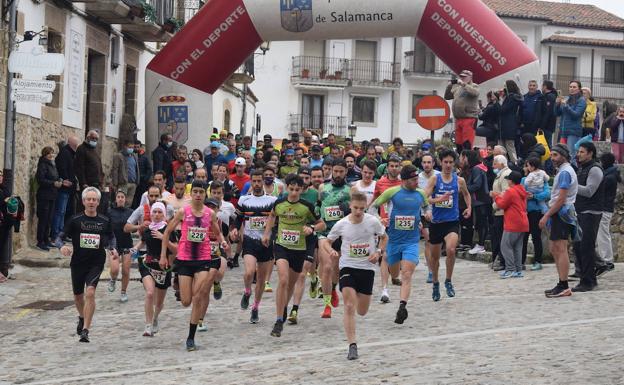 Dani Sanz y Verónica Sánchez conquistan la Carrera de Media Montaña Arrebatacapas