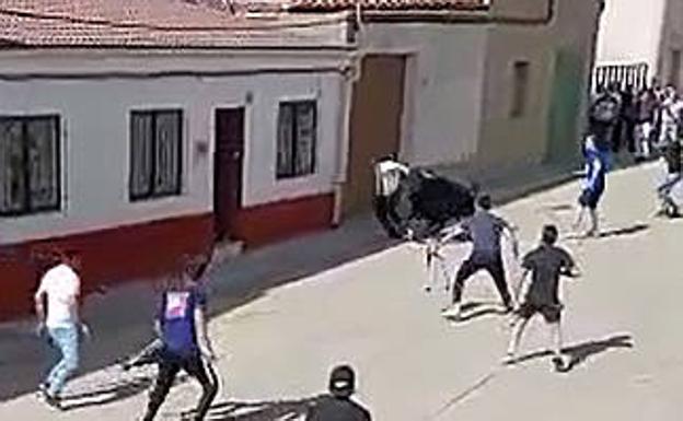 El ucraniano herido en el encierro de San Román de Hornija continúa en coma inducido