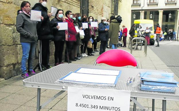 Personas con discapacidad esperan once meses de media para una valoración de dependencia