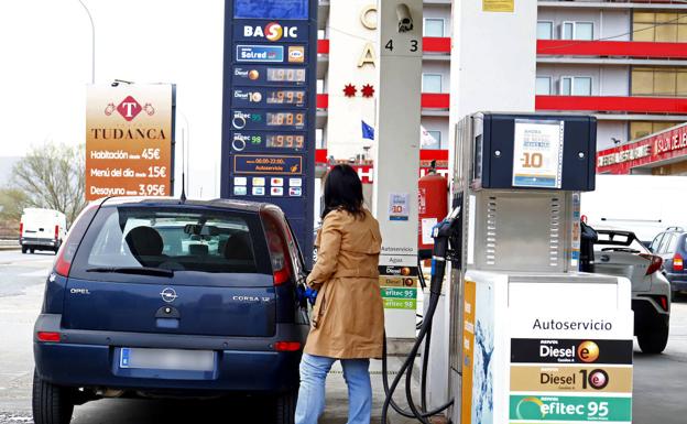 Los combustibles baten récord tras un mes con la bonificación en marcha