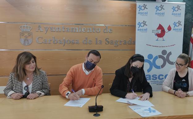 Carbajosa y ASCOL propician la atención a los vecinos afectados por enfermedades de la sangre