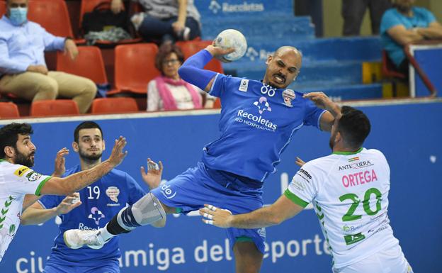 El Recoletas Atlético busca el lleno en el derbi para atar la permanencia