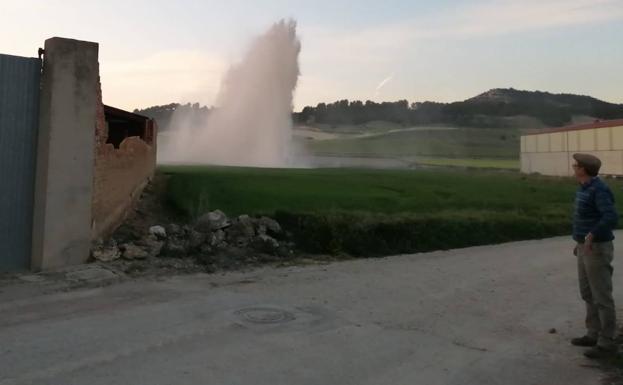 Nuevo reventón en el canal del Riaza a su paso por Valbuena