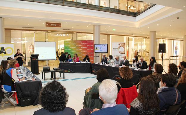 La educación y la dotación de recursos, retos para lograr la inclusión social de las personas sordas