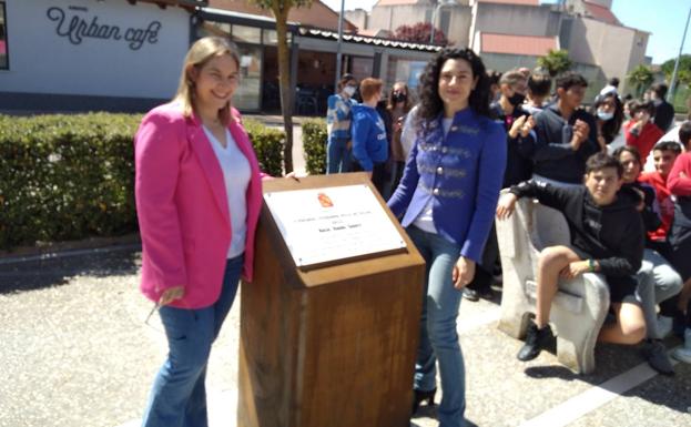 Rocío Rueda Sastre recibe el V Premio Literario Villa de Íscar