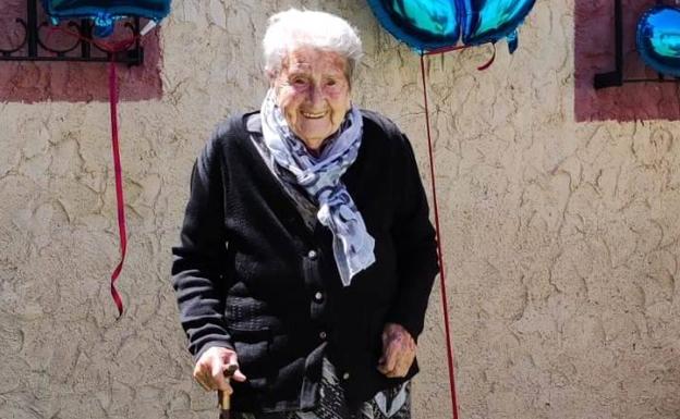El secreto de los 105 años de Natividad: lechuga y beberse el aderezo para cenar