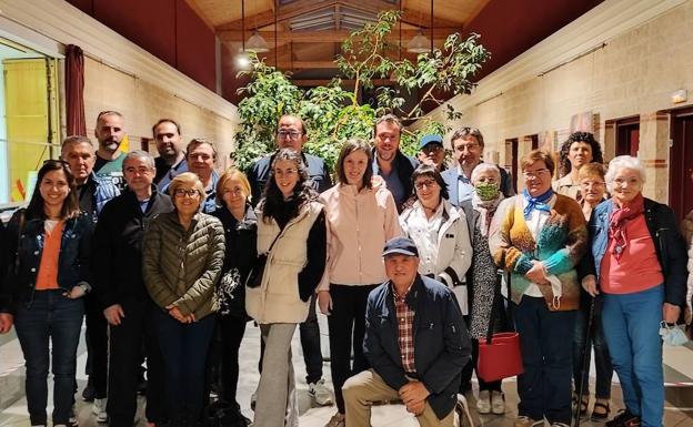 Óscar Puente se reúne con la agrupación local del PSOE de Pedrajas de San Esteban