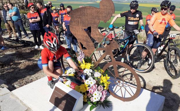 Más de 700 ciclistas vuelven a pedir en Urueña seguridad en las carreteras