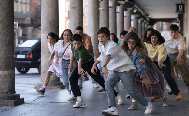 Así es la primera foto oficial y el avance del cartel de la peli sobre Hombres G rodada en Valladolid