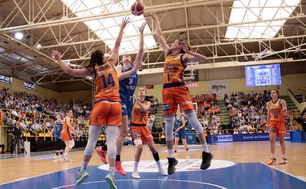 El CB Avenida da un firme primer paso hacia su octava Liga Femenina (55-44)