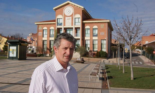 El alcalde de Arroyo sobre la agresión a un joven: «No vienen a disfrutar, vienen a prepararla»