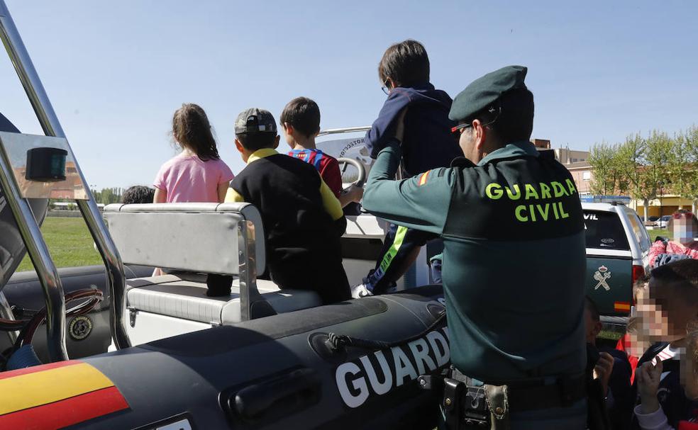 La Guardia Civil enseña su trabajo en Villamuriel