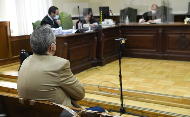 El acusado de apropiarse de 357.000 euros de una empresa: «Aún me deben dinero»