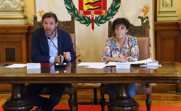 Puente sobre la ayuda a domicilio: «La Junta no pone lo que debe; ellos invitan y pagamos nosotros»