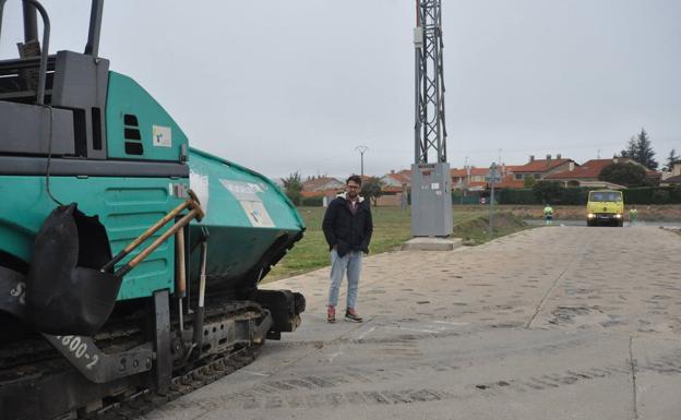 La Cañada Real de Carrascal de Barregas estrena pavimento elaborado con tapones de plástico reciclado