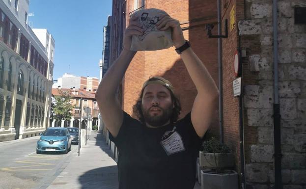 Devolvió 14.000 euros que encontró en una calle de Valladolid: «No dudé ni un momento»