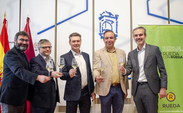 Descubrir nuevos talentos en el mundo del cine a través del vino