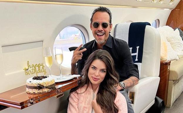 Una fotografía delata el posible compromiso entre Marc Anthony y Nadia Ferreira