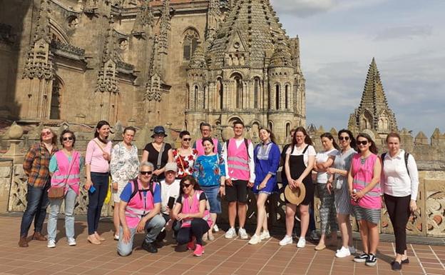 El Ayuntamiento facilita el conocimiento de la historia de Salamanca a las personas refugiadas de Ucrania