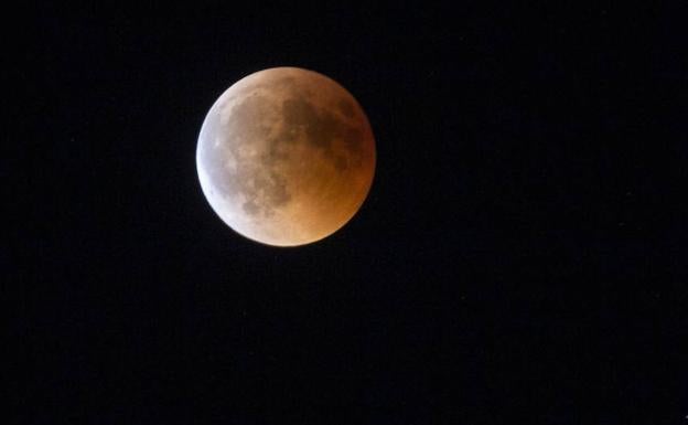 Eclipse lunar esta noche: cuándo y dónde verlo en Valladolid
