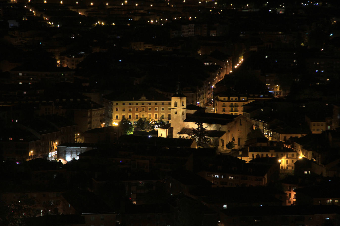 La belleza nocturna de Segovia
