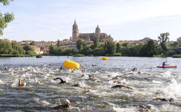 Salamanca aporta 15.000 euros a la Federación de Triatlón para impulsar la prueba del 28 de mayo