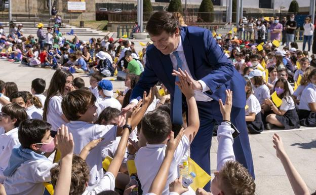 Podemos Salamanca denuncia el uso partidista del cargo por parte de Mañueco en un acto educativo