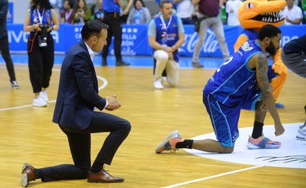 El presidente del San Pablo ordenó a los jugadores arrodillarse ante la afición tras el descenso