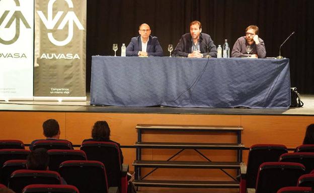 Puente pide «compromiso» a la plantilla de Auvasa para que los buses arranquen a la 5:30 horas