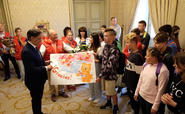 El grito de «¡Viva Ucrania!» resuena en el balcón del Ayuntamiento de Salamanca