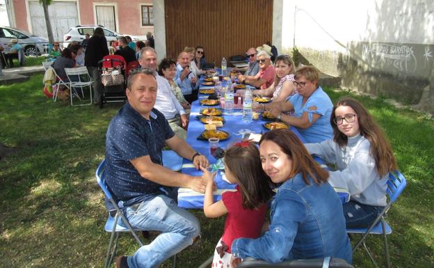 Los vecinos de Vallelado festejan su San Isidro más solidario
