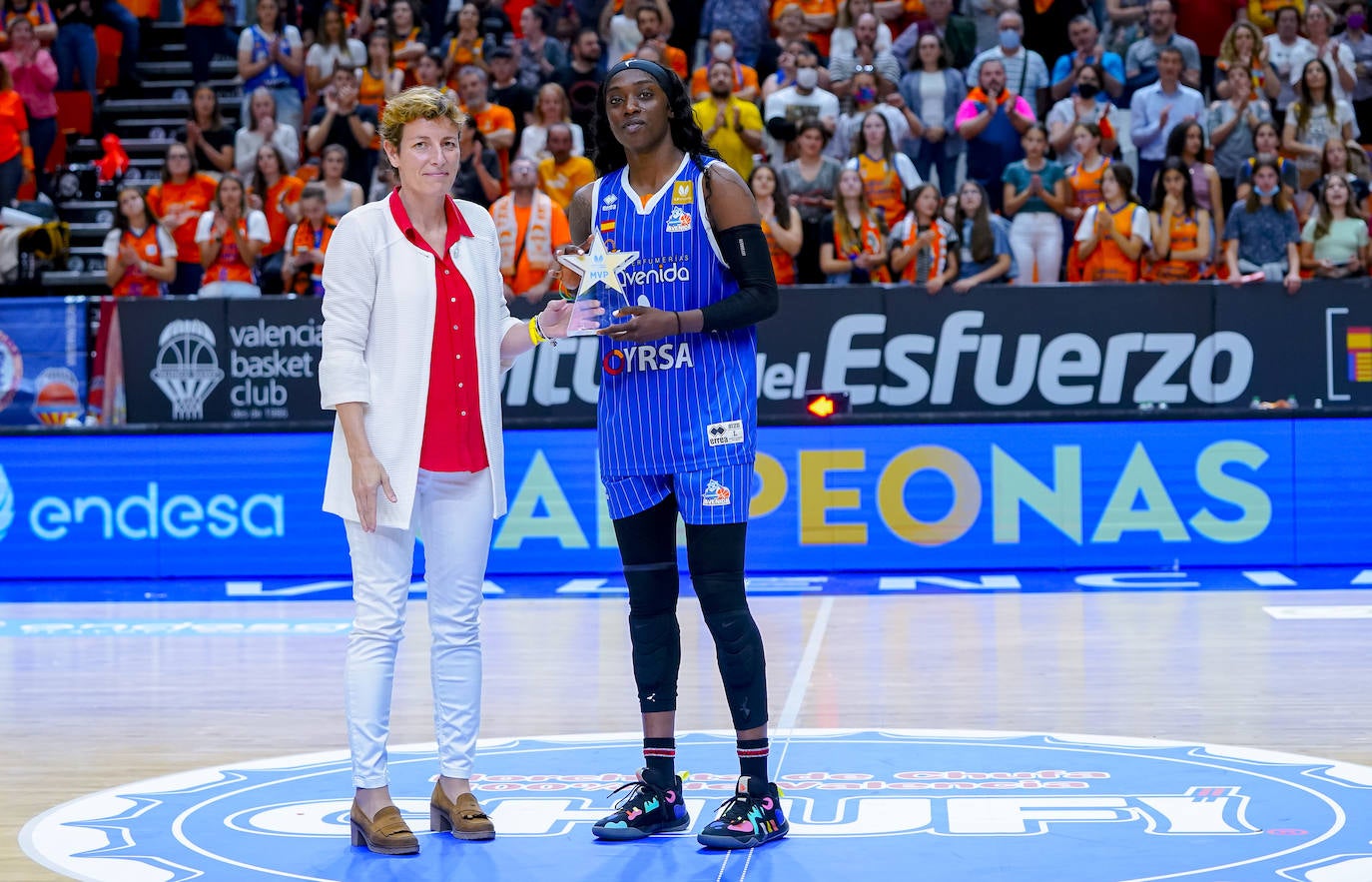 El CB Avenida se despide de Kahleah Copper, la coleccionista de MVP's