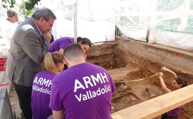La Junta acepta 239.000 euros para exhumar fosas de la Guerra Civil