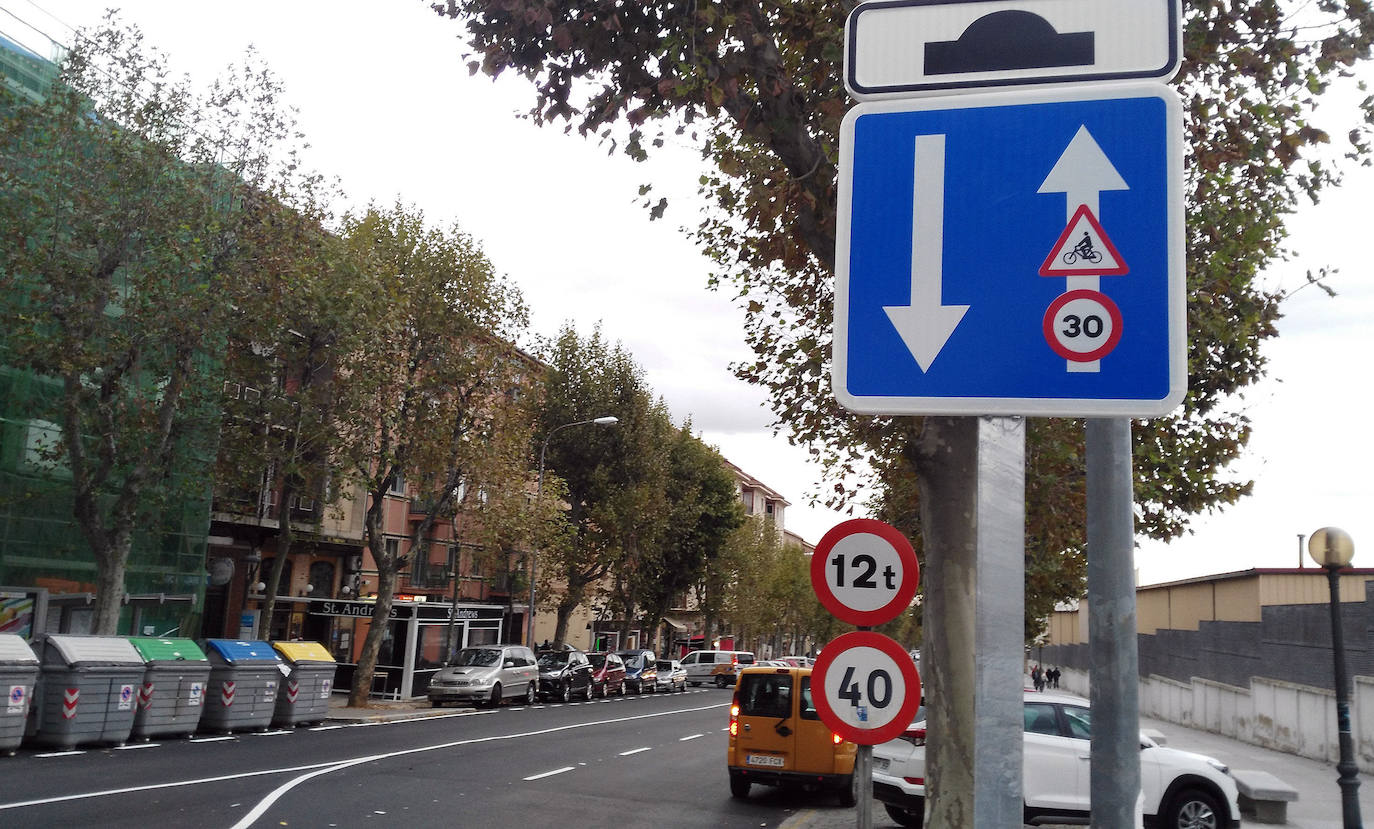 Un herido al ser atropellado por un turismo en la avenida de la Constitución