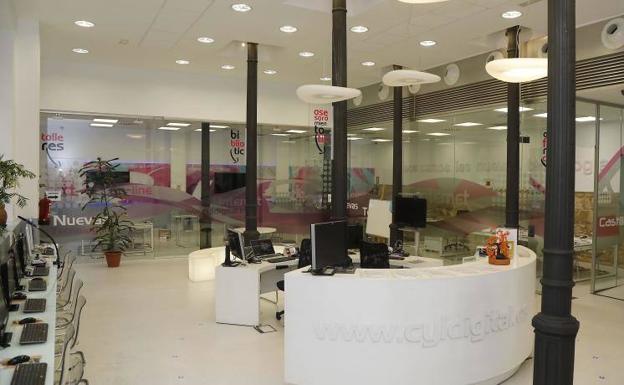 El Espacio Digital de la calle San Marcos ofrece formación para usar la banca por Internet