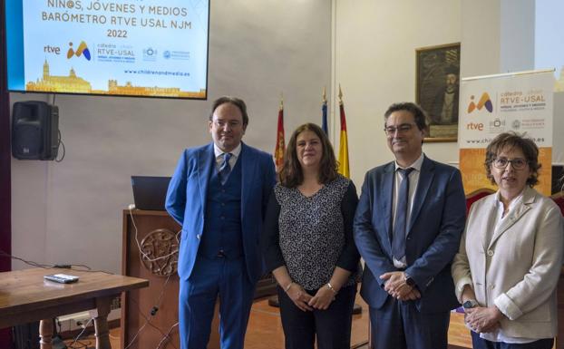 RTVE y la USAL advierten: «Sabemos educar en el parque físico, pero no en el audiovisual»