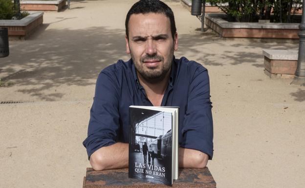 «Un escritor novel sin redes sociales se limita al entorno»