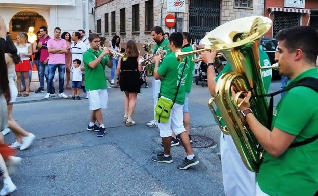 Las charangas llenan Íscar de sonidos y ritmos de fiesta